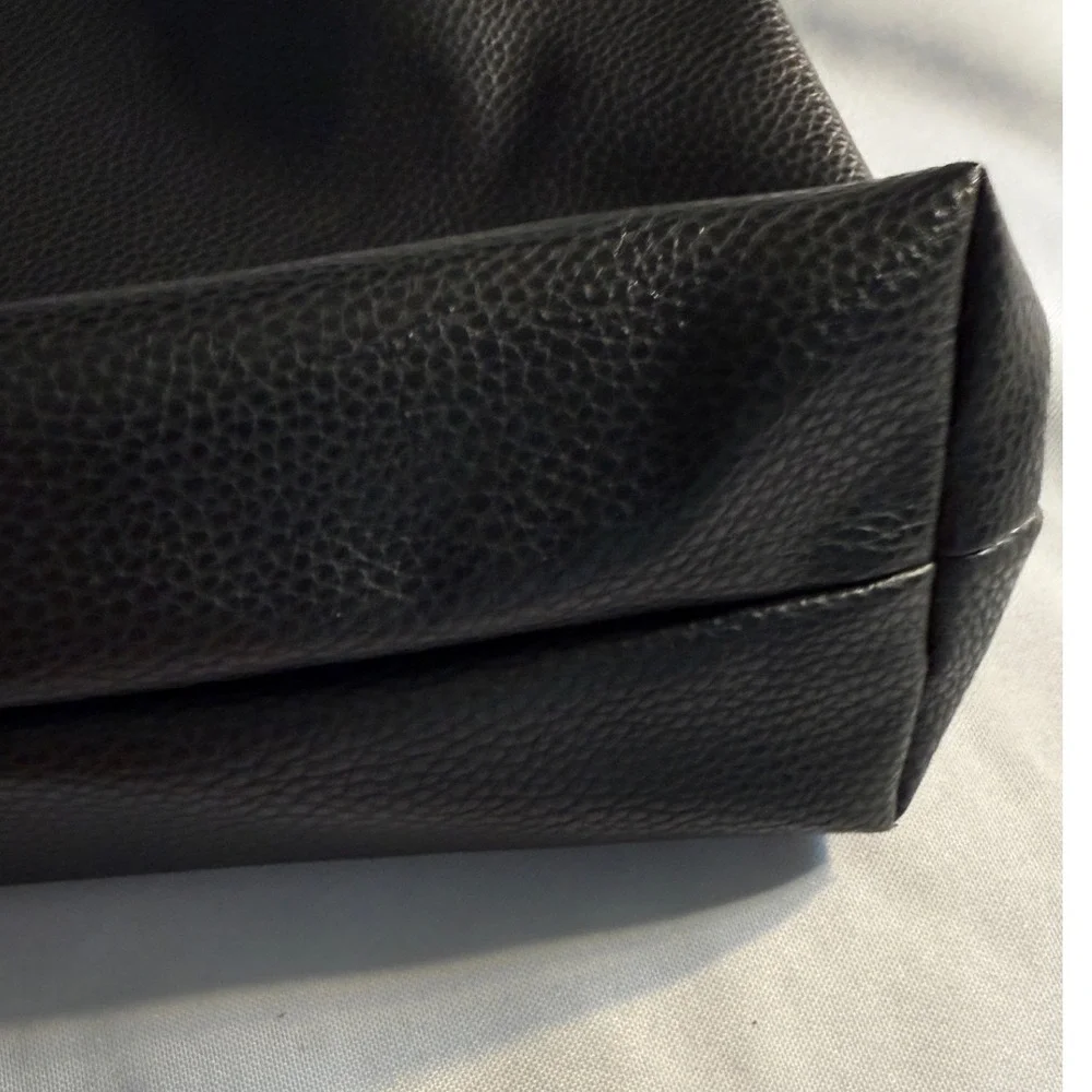Steve Madden Black Pebbled Faux Leather Cosmetic Bag Gold Tone Zipper Pouch